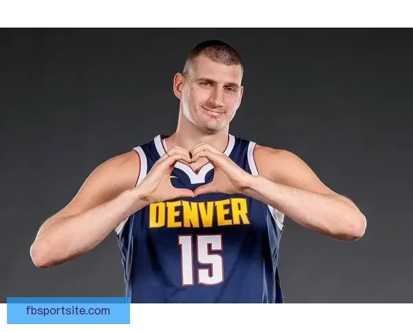 约基奇轻拍文班胸脯引热议双方回应再约对决约老师称其或改变篮球未来格局